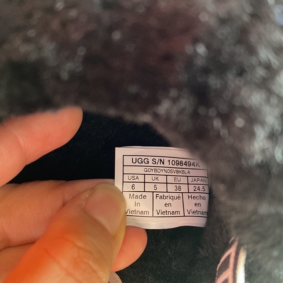 Women’s UGG slipper slides - Picture 4 of 6